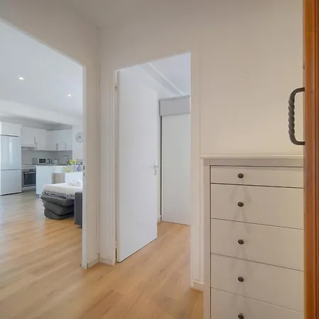 Immogroom - Bright And Modern With A-c Apartment *